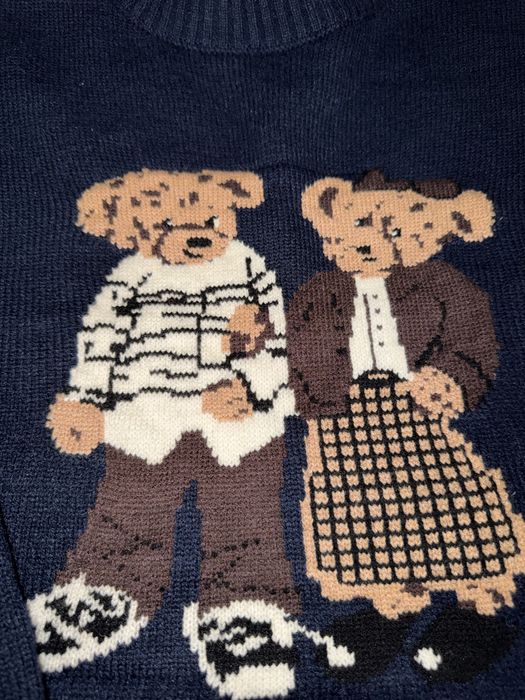 Свитер темно-синий с мишками новый