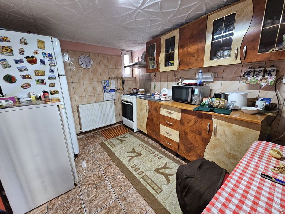 Vând casă în Strejnicu, central