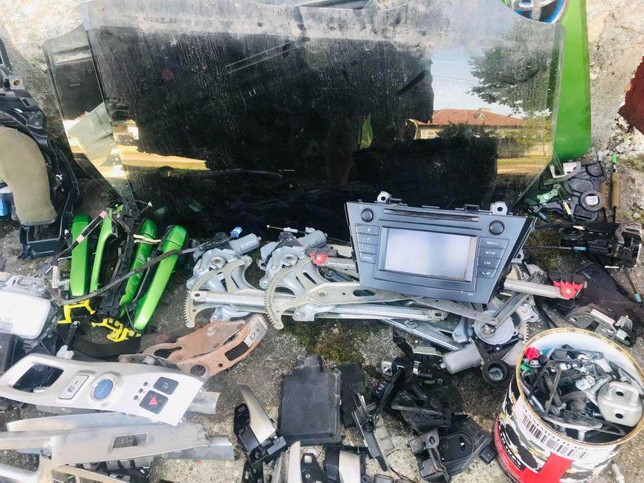 PRIUS + на части