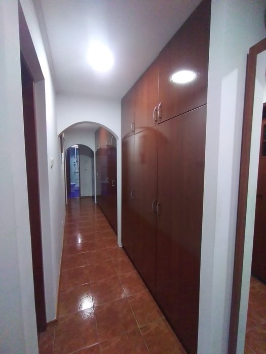 Închiriez apt. 3 camere