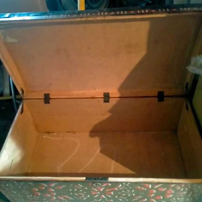 Сундук деревянный