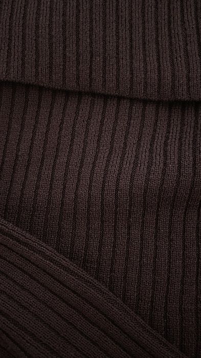 Кофта с открытыми плечами от. Сатин