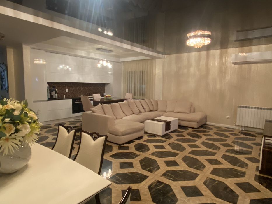 Vand casa Arcasilor