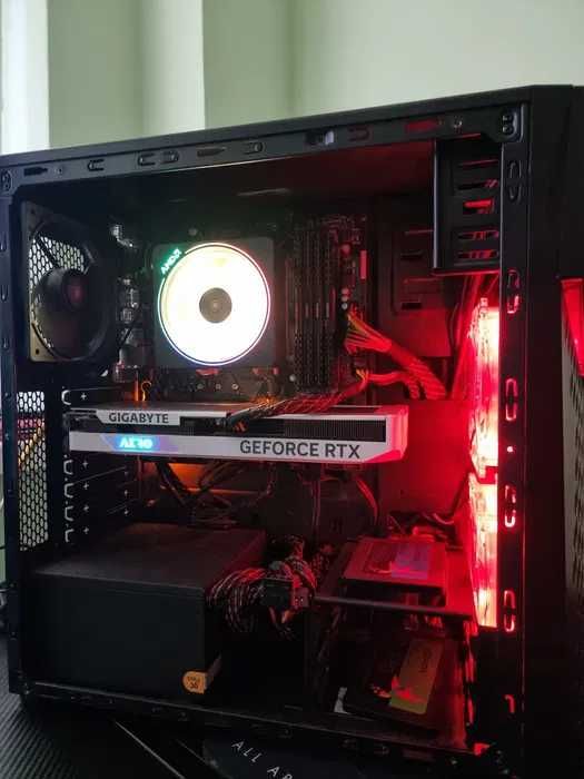 PC Gaming RTX 4060 White + Ryzen 7 3700X – 32GB RAM, 1TB SSD – Stare perfect functionala.
