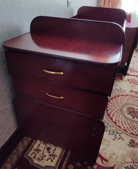 Detiskiy kravat sotiladi Matrasi bilan Narxi 300.000som  Holati yaxshi