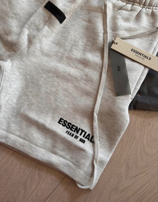 Pantaloni scurti Essentials-Disponibile in toate marimile