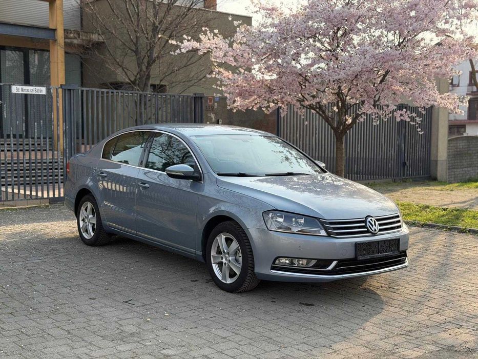 VOLKSWAGEN Passat 2012