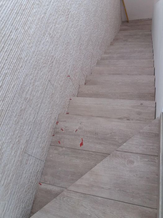 Amenajări interioare Zugrav gresie parchet instalați sanitare etc.