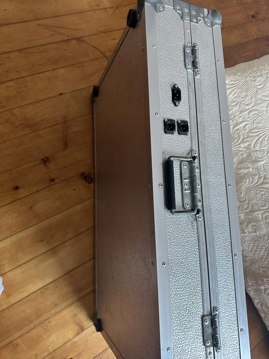 Твърд кейс за конзола в отлично състояние