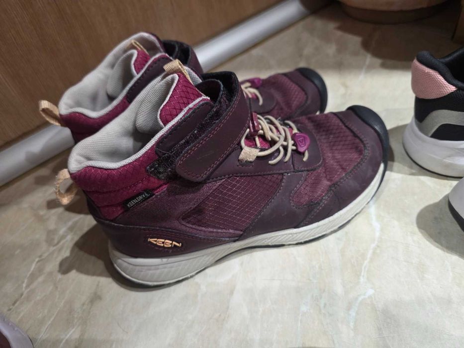 Оригинални маратонки 35 Adidas.Karl lagerfeg. Keen