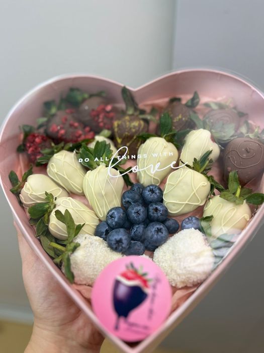 Клубника в шоколаде на 8 марта