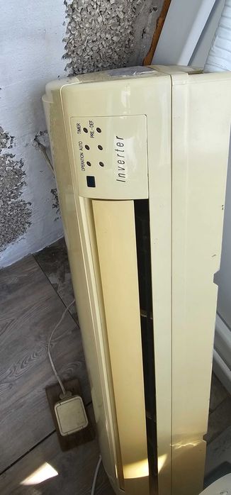 Продавам климатик midea