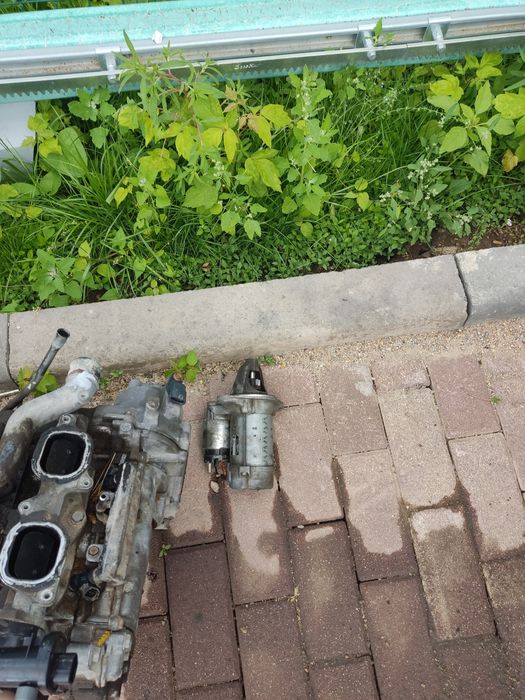 Продам двигатель на Субару FB25 работает но работает шумновато потеет