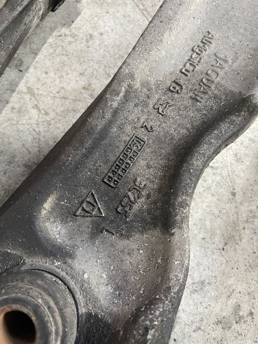 Brat / bascula inferioara Jaguar XF stanga / dreapta