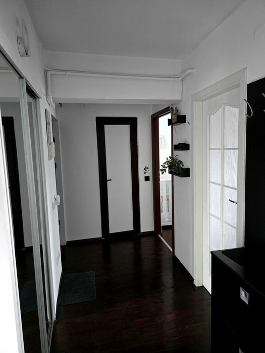 Vand apartament 2 camere piață (central)