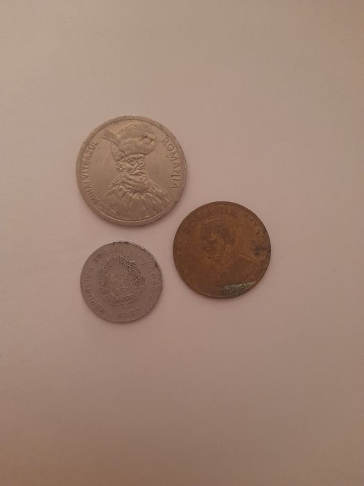 monede vechi 100, 50 și 25 lei