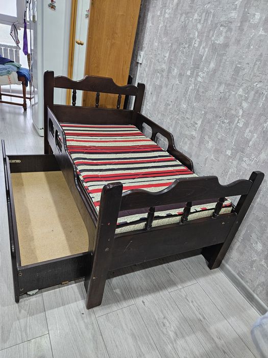 Продам кровать детскую