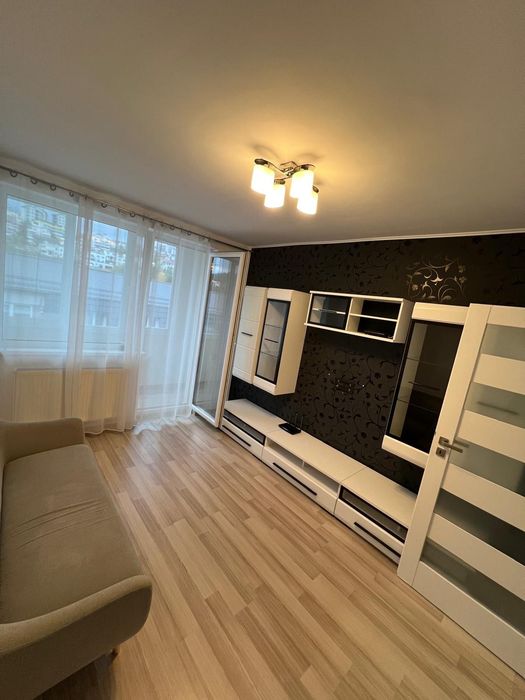 Închiriez apartament 3 camere, 65 mp, Vivo/Polus – Str. Răzoare