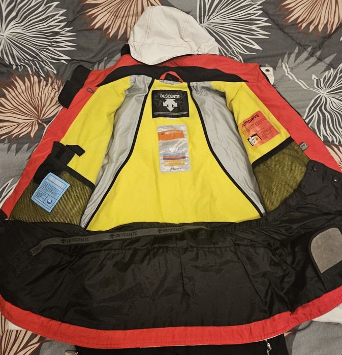 Ски екип Descente