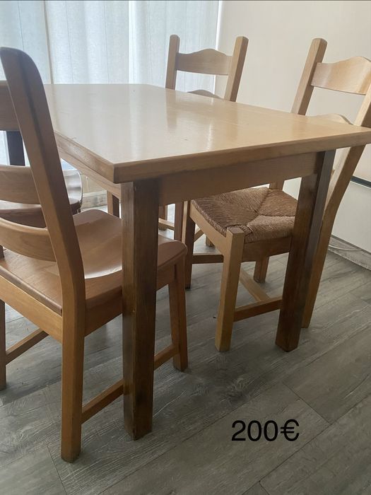 Масивни дървени маси