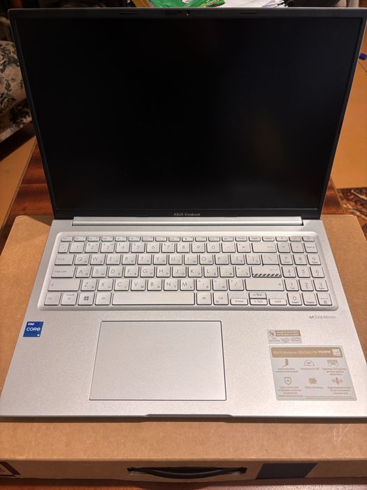 Asus Vivobook X16
