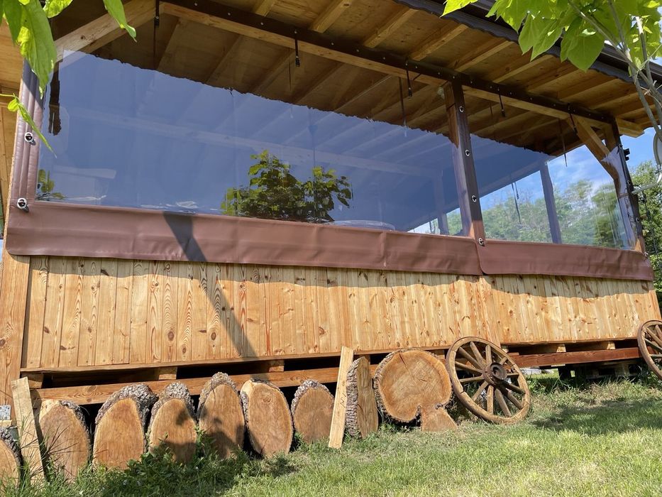 Ветроупорни завеси, тенти, сенници.