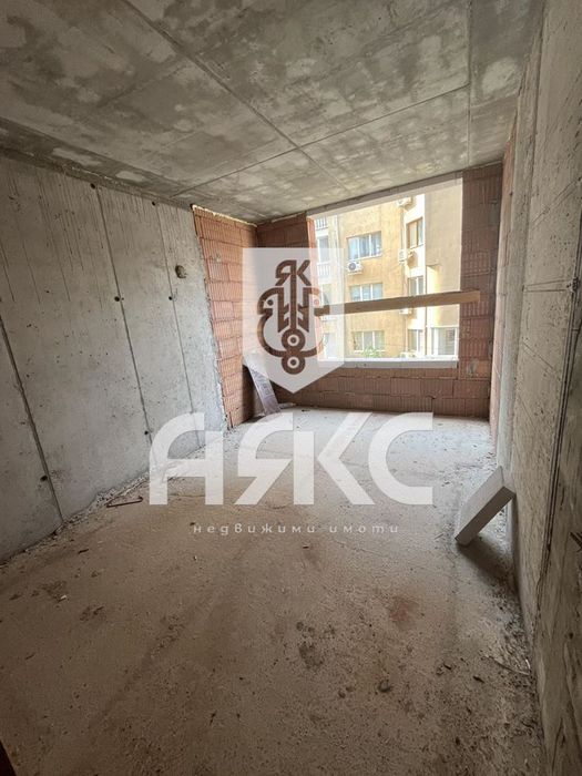 Продава се Четиристаен апартамент в София, Малинова долина - 143 кв.м за 1227 €/кв.м - Снимка #9