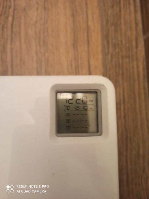 Hrănitoare automată pentru pisici