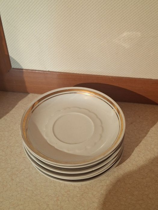 Продам тарелки и блюда