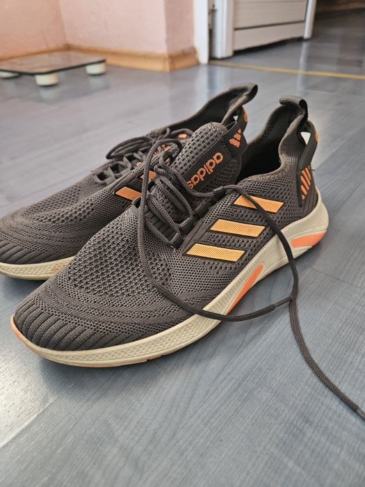 Обувки адидас в много добро състояние