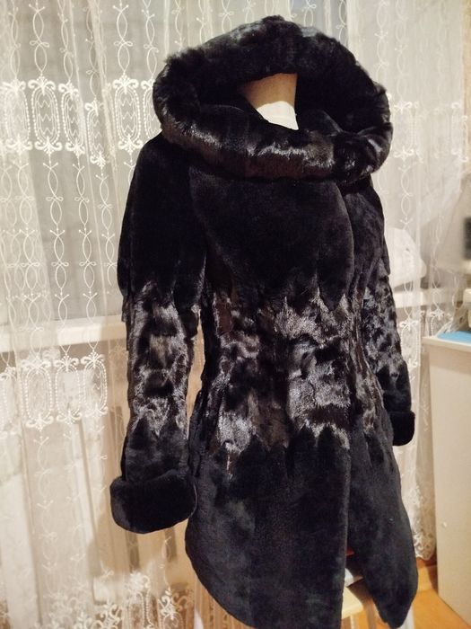 Шуба натуральная.мутон с норкой