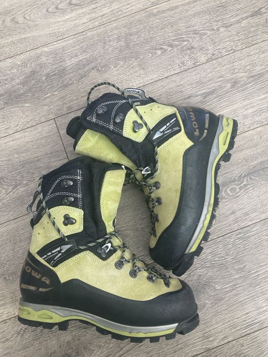 Bocanci iarna Lowa 40 prindere coltari