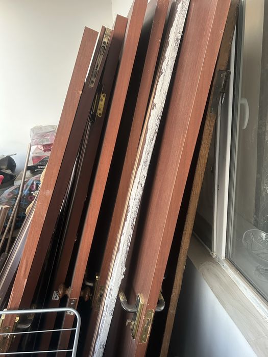 Двери, коричневого цвета