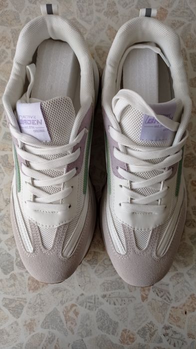 Кроссовки замшевые