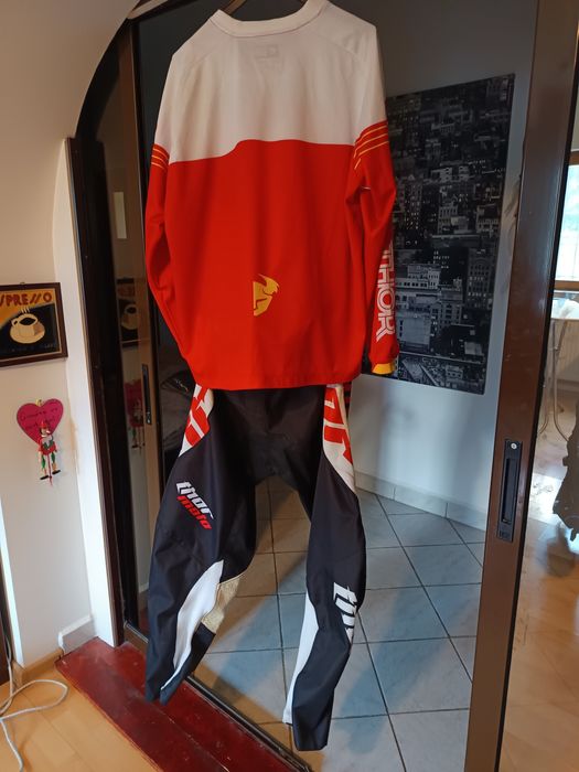 Costum motocross enduro,cu pantaloni și bluză THOR,mărimea XL,stare perfectă