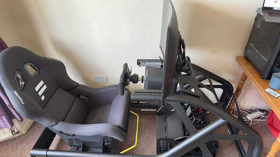 Пълен Fanatec Sim Racing комплект – DD2 QR2 Wheel Base/ V3 Pedals / Formula V2.5 X Wheel/ Cockpit