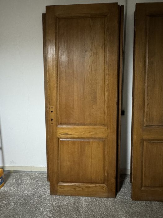 Usi din stejar masiv