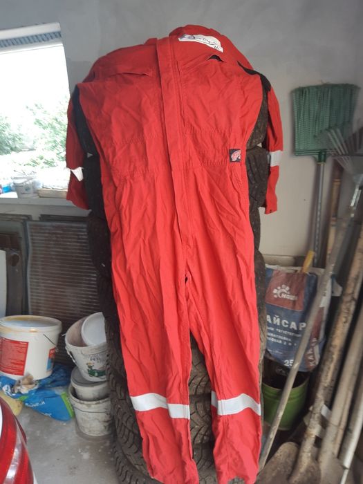 Продам спеодежду летние комбезы,каски