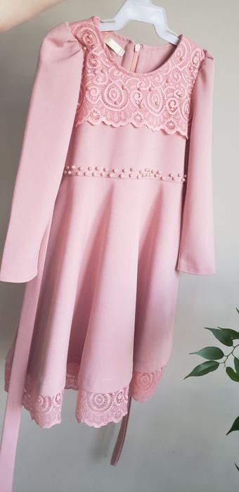 Два платья за 4000. На 4- 5лет.