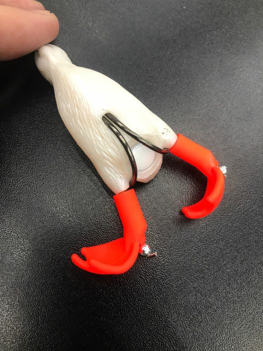 Утка с крутящимися лапками