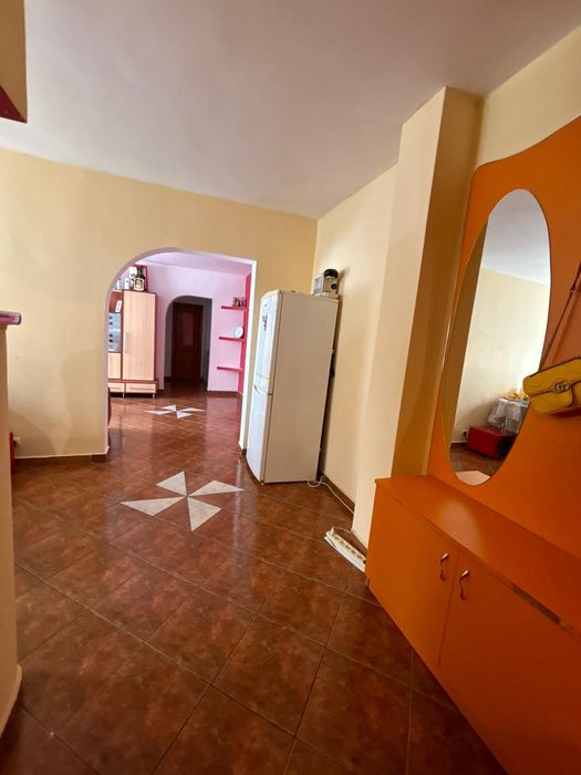 Apartament 3 camere de închiriat