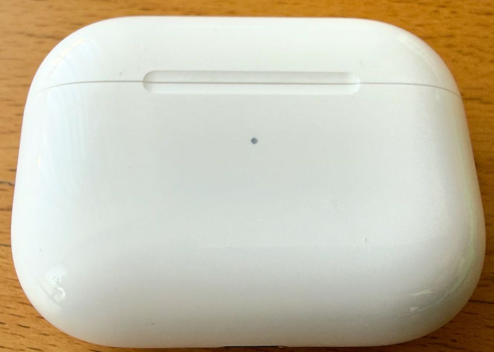 Продавам Apple AirPods Pro with Wireless Charging Case