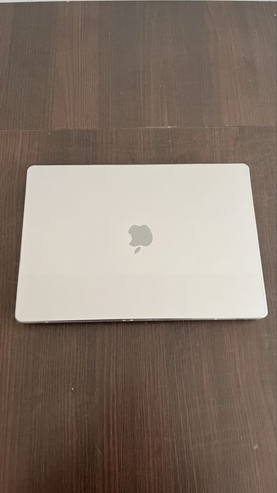 Продам MacBook Pro 16.2 серебристый 2021