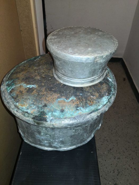 Продавам,Aвтентични, Възрожденски, Стари, Ръчно kовани,медни бакъри