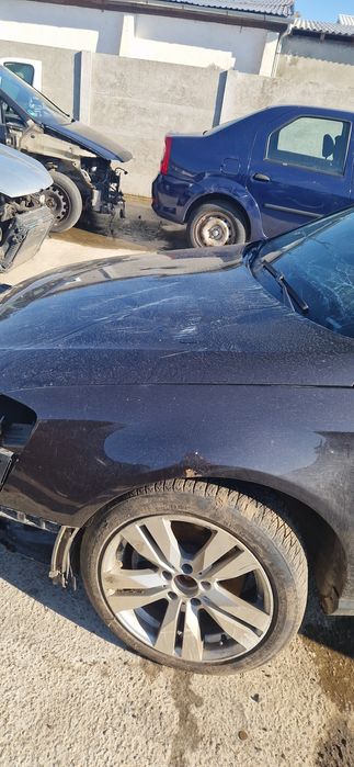 Vând capota passat b6