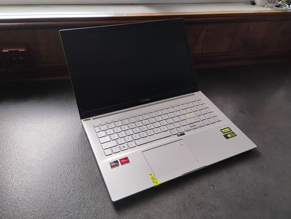 Laptop  Asus - OLED - Ryzen 5 - 5000serie - Rx Vega 7