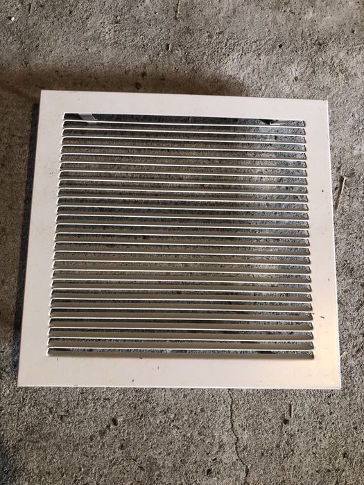 Grilaj solid aerisire si bara perdea dus