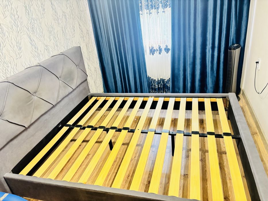 Продам 2 х спальнию кровать без матраса
