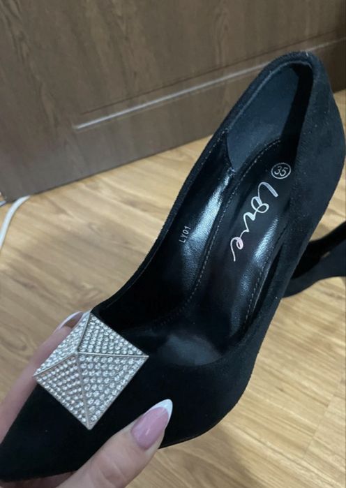 Pantofi catifelați negru cu toc subțire