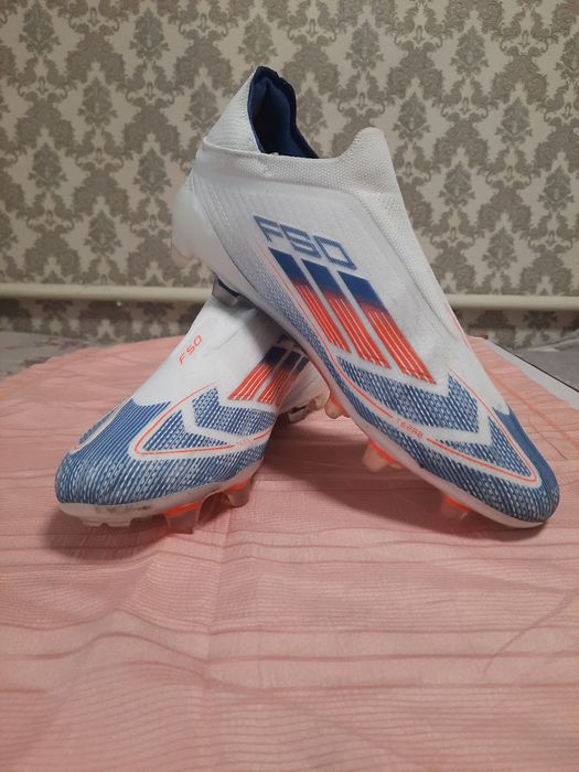 Butsa orginal F50 Futbol oʻynash uchun